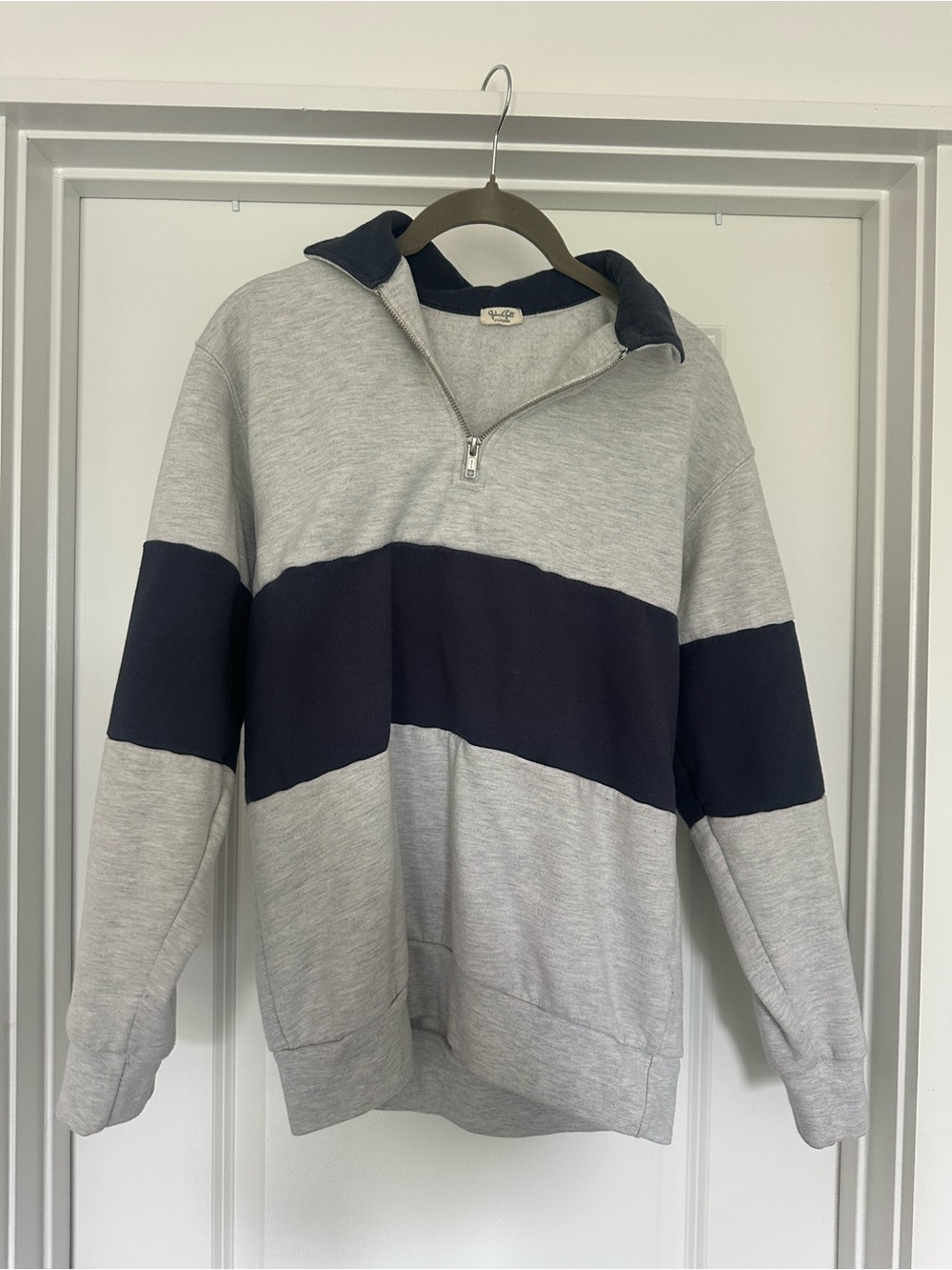 Brandy Melville 2019 Light Gray & Navy Half-Zip Stripe Pullover